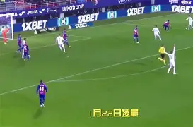 包含西班牙豪门齐心冲刺，皇马巴萨领跑积分榜的词条